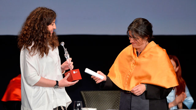 Premio IMF Medio de Comunicación 2015: El Español . Recoge premio Leticia Lombardero, Directora Marketing del diario. Entrega Belén Arcones, Directora Ejecutiva de IMF