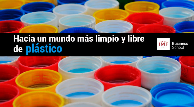 En la actualidad, el medio ambiente se encuentra en una situación precaria de salud, y en parte es por la cantidad de productos que tardan gran cantidad de tiempo (a escala humana) en degradarse y pasar a formar parte de nuevo del terreno en el que han sido depositados. Uno de los productos que más impacto tiene, por su abundancia en el medio, es el plástico. Desde bolsas hasta casi cualquier equipo o tejido tiene partes de compuesto plástico y, según el tipo y la forma de fabricación, estos pueden tardar gran cantidad de años en degradarse. Recientemente, científicos de la Universidad de Standford y del centro de investigación Almaden de IBM en San José han desarrollado una nueva metodología de elaboración de plásticos biodegradables a partir de distintos vegetales. A priori, esta idea no es nueva, ya que en la actualidad existen multitud de plásticos que son biodegradables. La novedad y verdadero avance está en que la metodología de obtención de estos plásticos, que además de ser biodegradables, para su fabricación no se emplean metales pesados. La nueva metodología supone la eliminación del uso de estos metales pesados, reduciendo así enormemente el impacto de la fabricación de estos plásticos en el medio. El problema que puede surgir en la fabricación de este tipo de plásticos es la materia prima vegetal que se emplea. Con la actual escasez de alimentos para parte de la población mundial y para parte de los seres vivos que sirven indirectamente como alimento, emplear vegetales que puedan servir de alimento para cualquiera de estas dos partes, puede suponer un conflicto moral. Habrá que estudiar las distintas posibilidades de origen de la materia para la fabricación de estos plásticos.