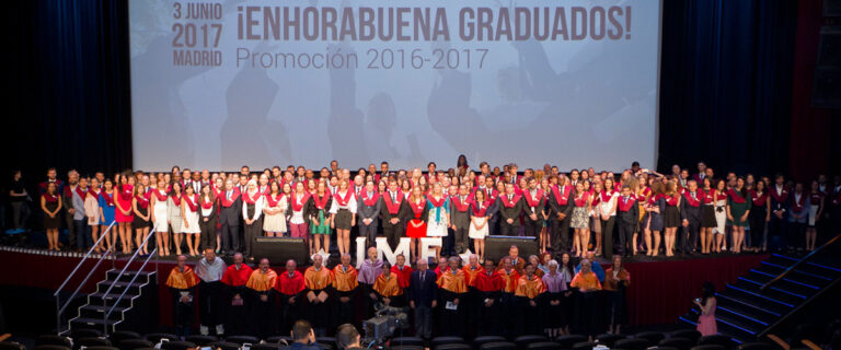 Todos los alumnos en la Graduación de IMF Promoción 2017