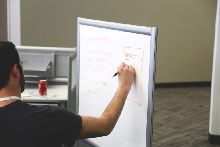 ¿Qué es un Devops engineer? Habilidades y salarios : IUTA - UAH