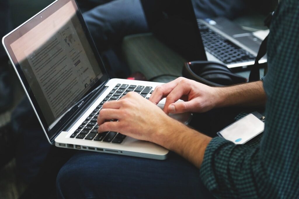 ¿Qué son los sistemas distribuidos y P2P? : IUTA - UAH