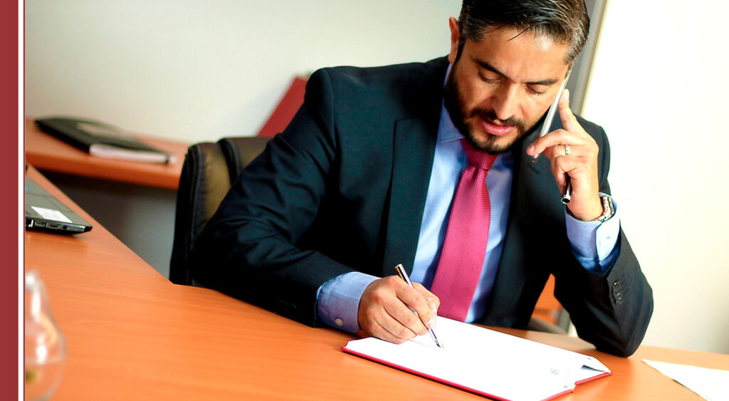 puede un abogado renunciar a un acusado