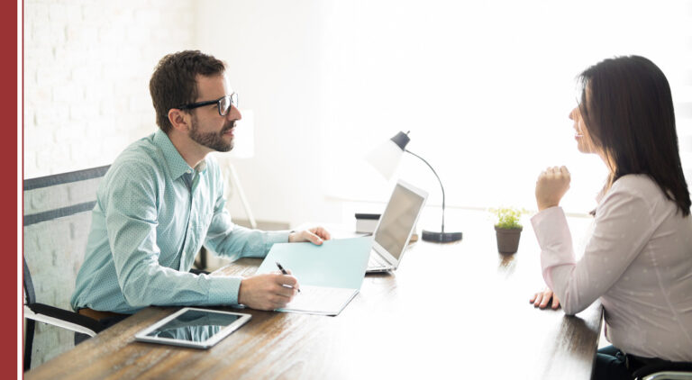 El plan de carrera sirve para que tus empleados puedan crecer dentro de la organización. Desde Recursos Humanos se tiene que permitir que las personas puedan evolucionar y tener un itinerario diseñado junto con la propia empresa. Has de conocer cómo llevar a cabo el trayecto que les puede hacer mejorar profesionalmente.