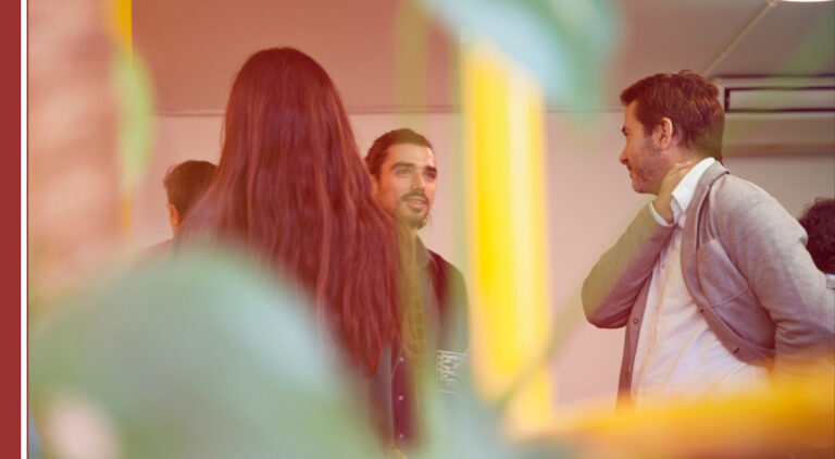 Hoy en día todos hacemos networking. Y aunque es una palabreja a la que ya nos hemos acostumbrado, no deja de ser lo que toda la vida hemos conocido como red de contactos. En Recursos Humanos hay que adoptar estrategias que nos ayuden para sacar el mejor provecho del networking.