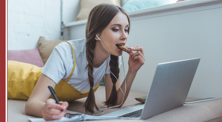 el 93 % de los alumnos que cursan un mba online consigue un empleo con un 20 % de salario superior