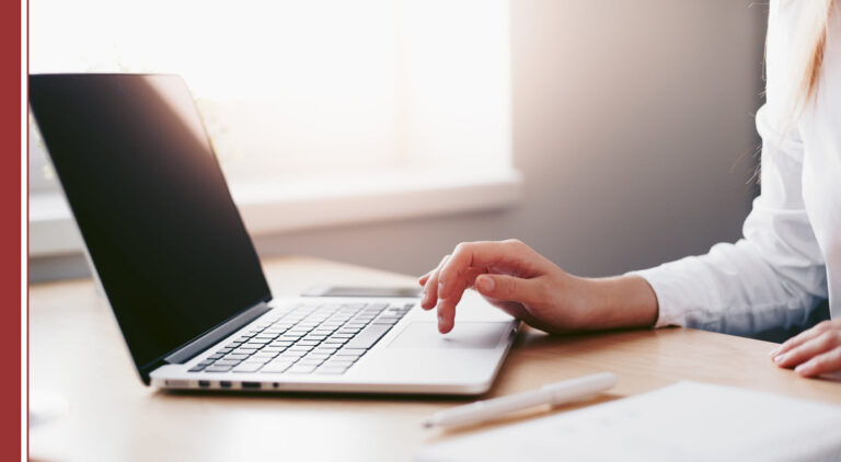 Ya sabes que buscar empleo ya es un trabajo en sí. Así que si te dedicas exclusivamente a enviar CV y esperas que los de Recursos Humanos te llamen, algo estás haciendo mal. Si quieres obtener mejores resultados, te animo a seguir leyendo.