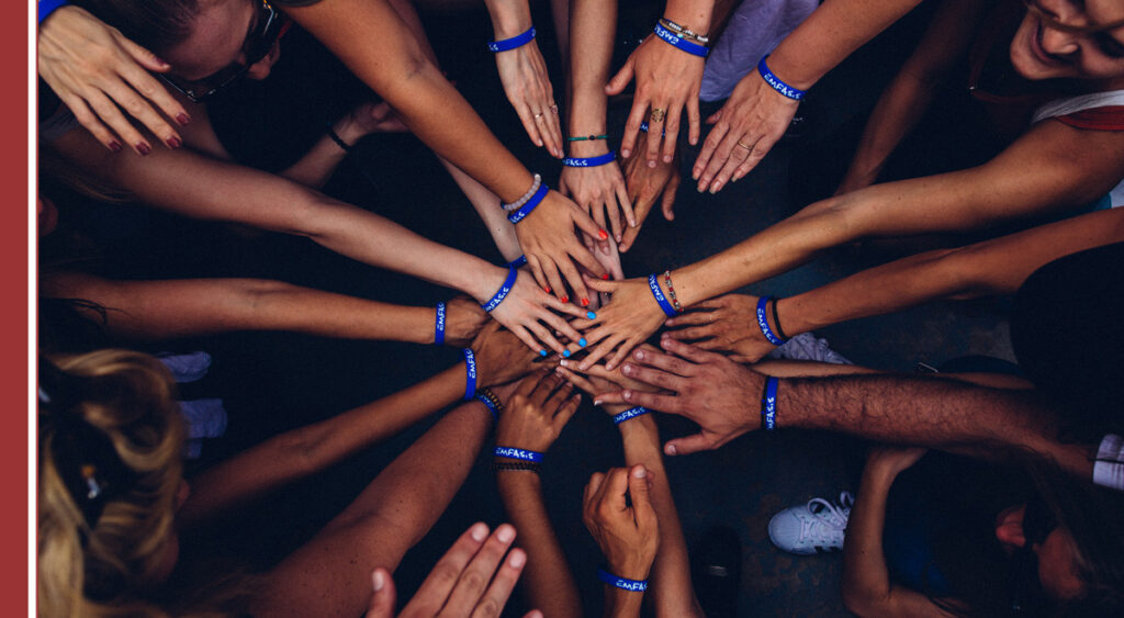 Una de las necesidades de las organizaciones es poder contar entre sus empleados, con equipos de alto rendimiento. Recursos Humanos no solo busca seleccionar el talento que mejor conecta con la empresa, sino que debe fomentar el crecimiento de los profesionales. El objetivo debe ser crecer juntos y para ello es imprescindible equipos que puedan estar en lo alto de su rendimiento.