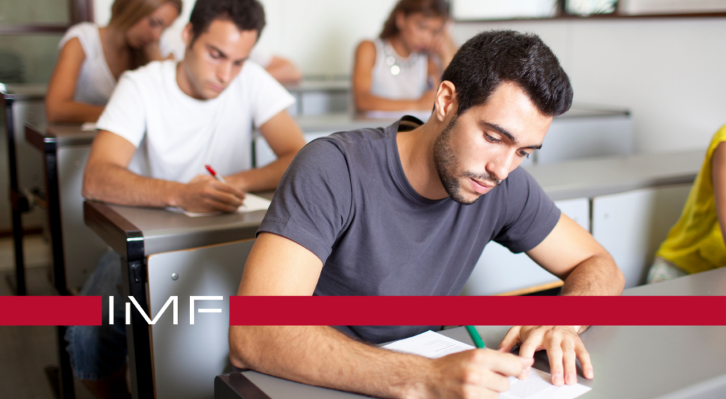 Esta semana muchos son los estudiantes que han tenido que cursar la EVAU (o EBAU, la Evaluación de Bachillerato para el Acceso a la Universidad). Recursos Humanos siempre atento a nuevo talento, observa como cada año, nuevos jóvenes se adentran en el mundo laboral. Si en tu caso aún a pesar de haber cursado la EVAU, aun no tienes claro qué carrera universitaria quieres elegir, aquí te dejo unas preguntas y consejos que pueden ayudarte.